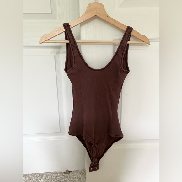 SKIMS Stretch Cotton Rib Bodysuit Garnet - Picture 2 of 6